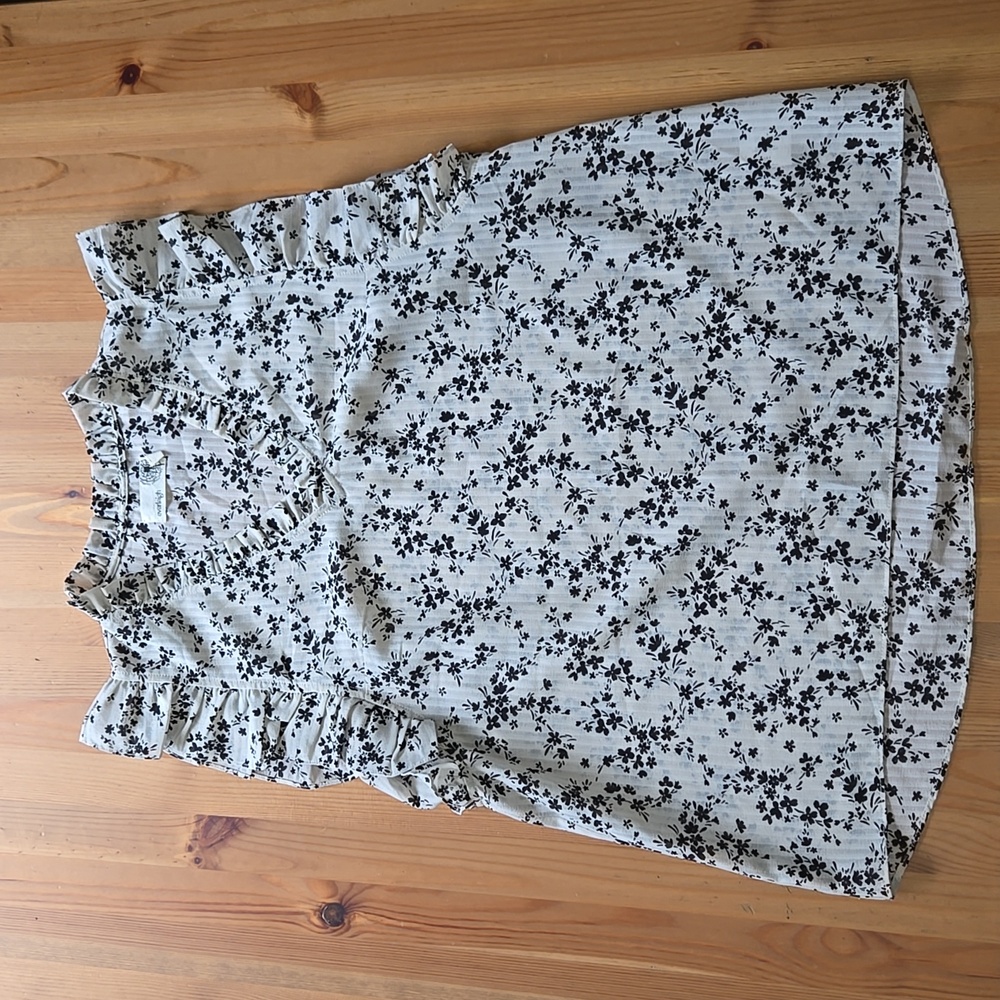 Floral ruffle blouse